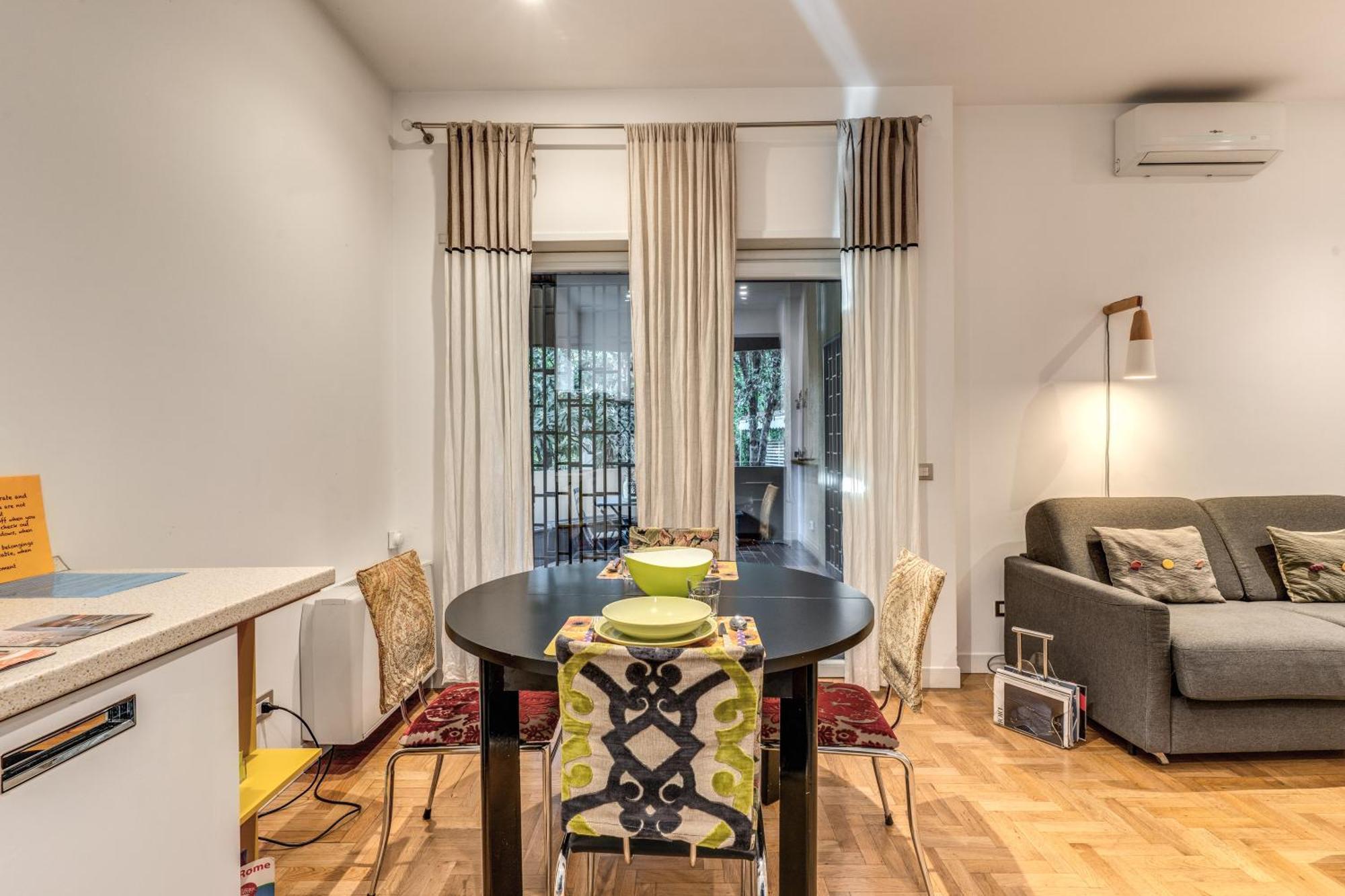 Romantic Piccolomini Lux Roma